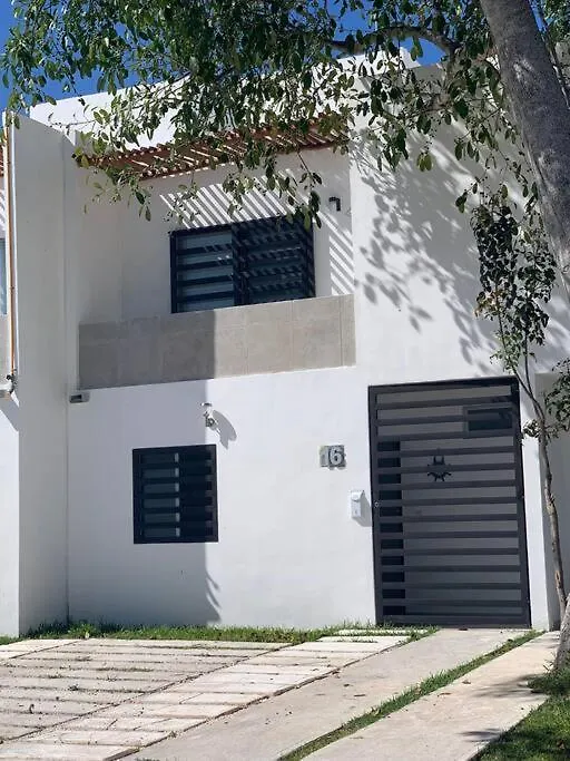 Villa La Casa del Arbol Puerto Morelos 0*,  México